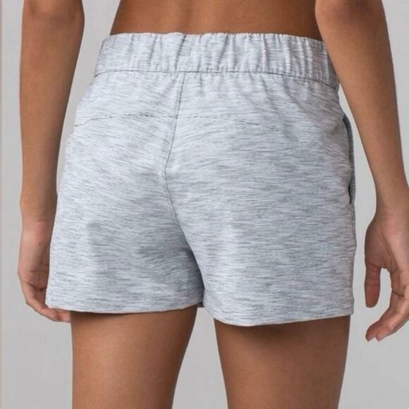Lululemon On The Fly Space Dye Gray Athletic Shorts Women’s Size 2 EUC - Picture 3 of 9